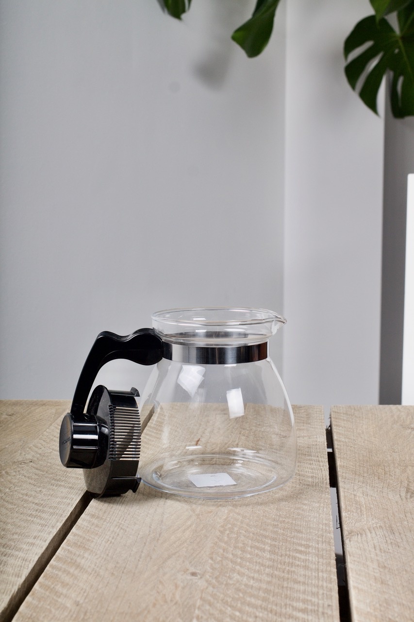 Easy tea pot with double filter