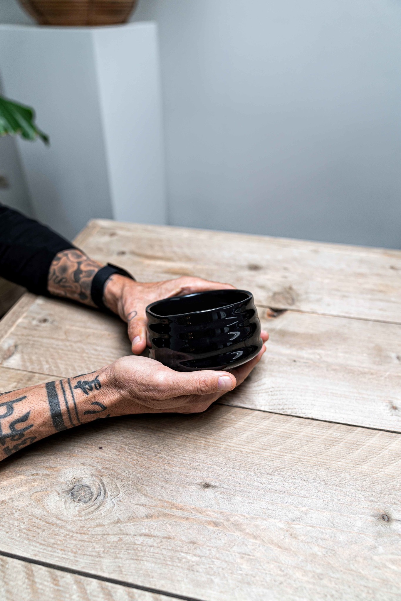 Porcelain Matcha bowl  - ribble shiny black