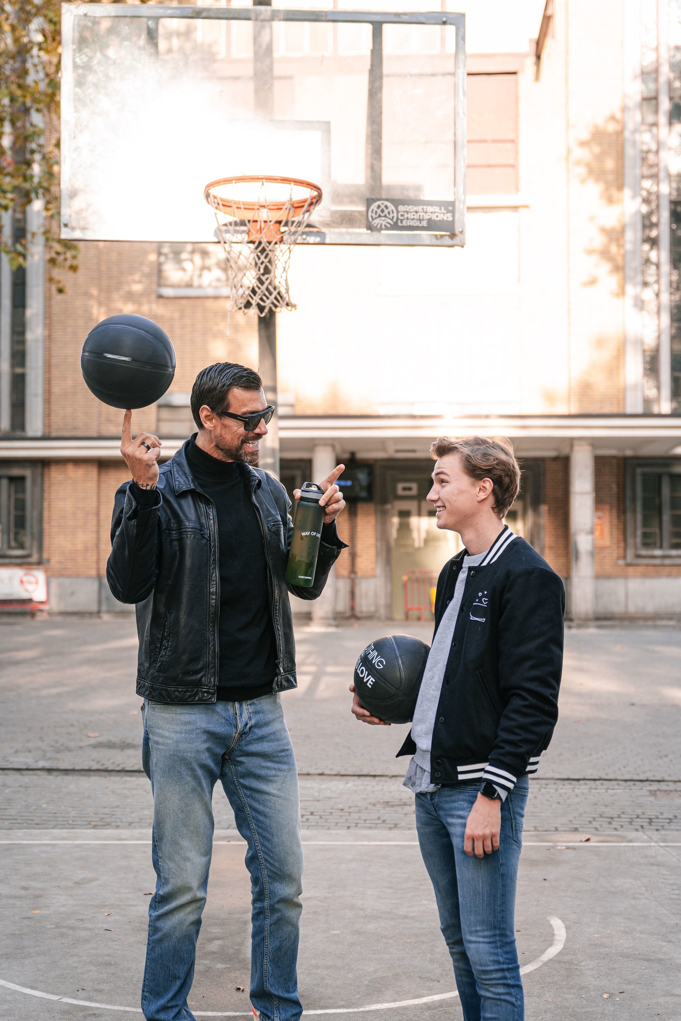 Nothing beats Love basketbal (zwart - semi leer)