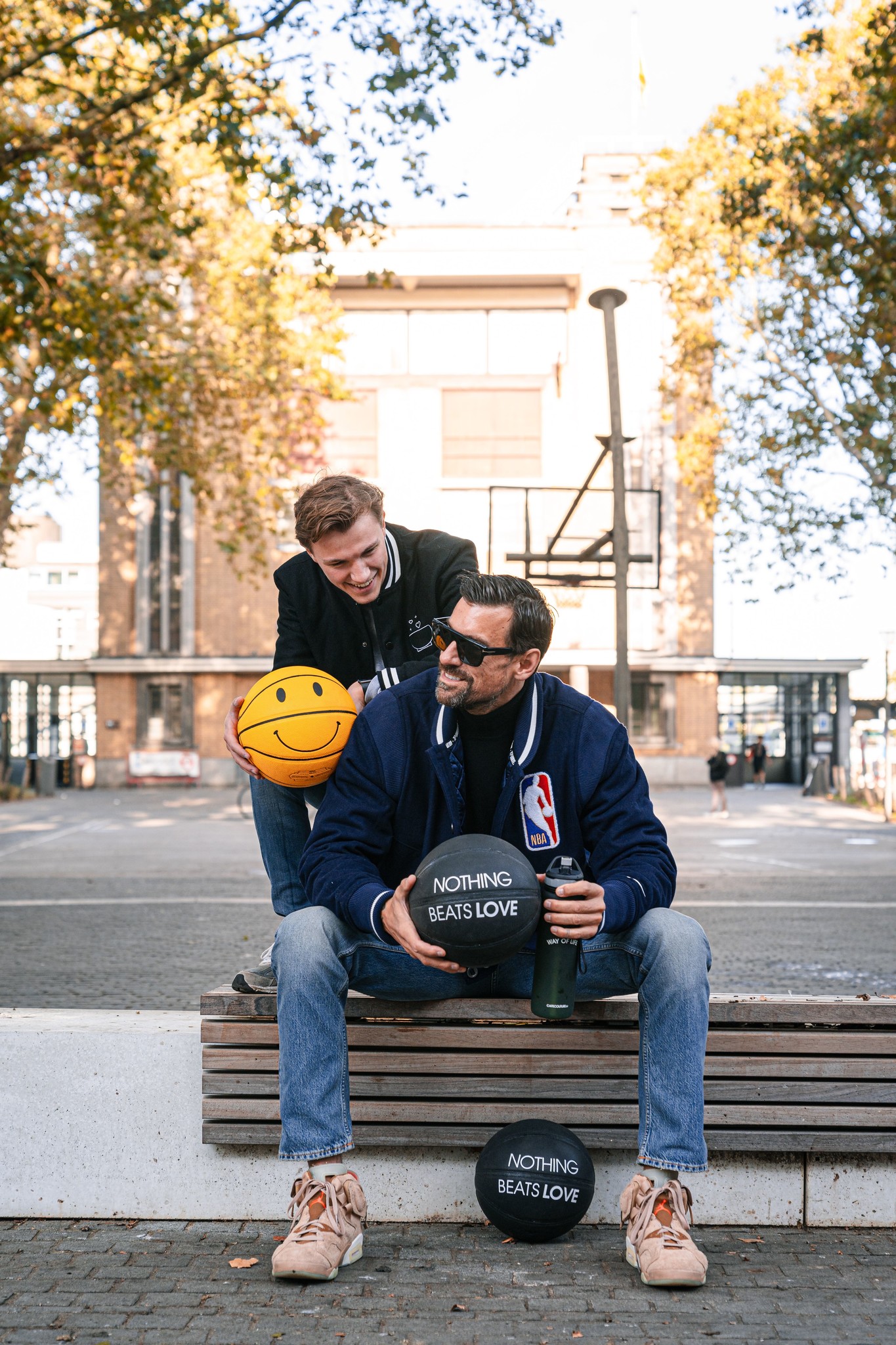 Nothing beats Love basketbal (black - semi leather)