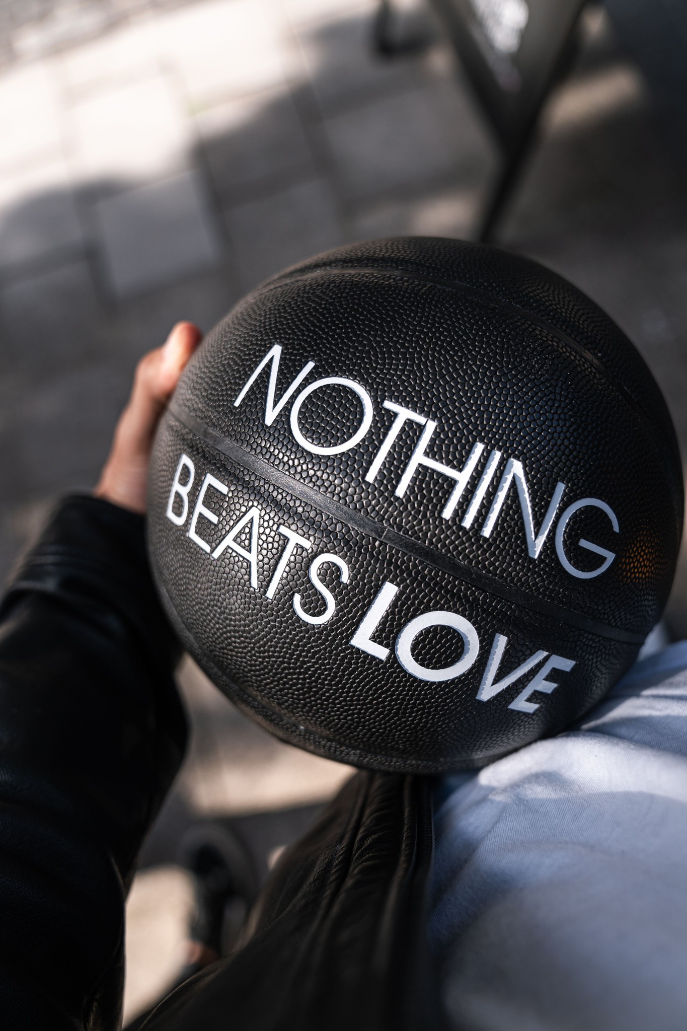 Nothing beats Love basketbal (zwart - semi leer)