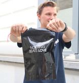 Gift bag 'Nothing beats love' small