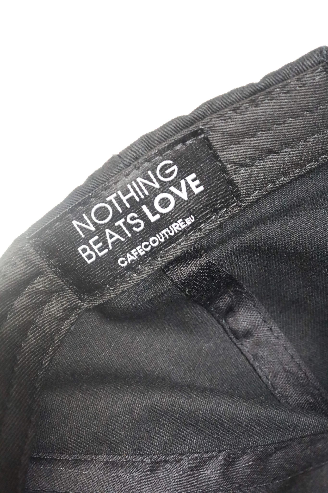 Nothing beats love cap (black)