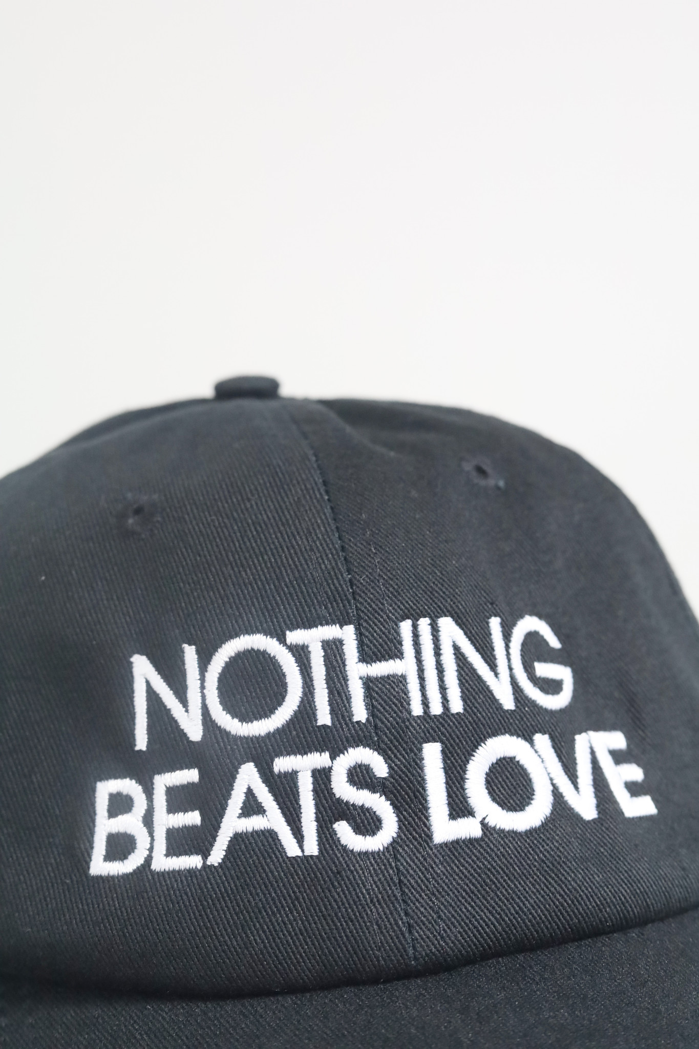 Nothing beats love cap (zwart)
