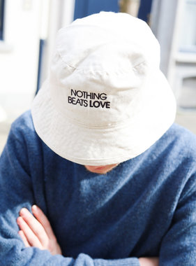 Nothing beats love bucket hat (creme)