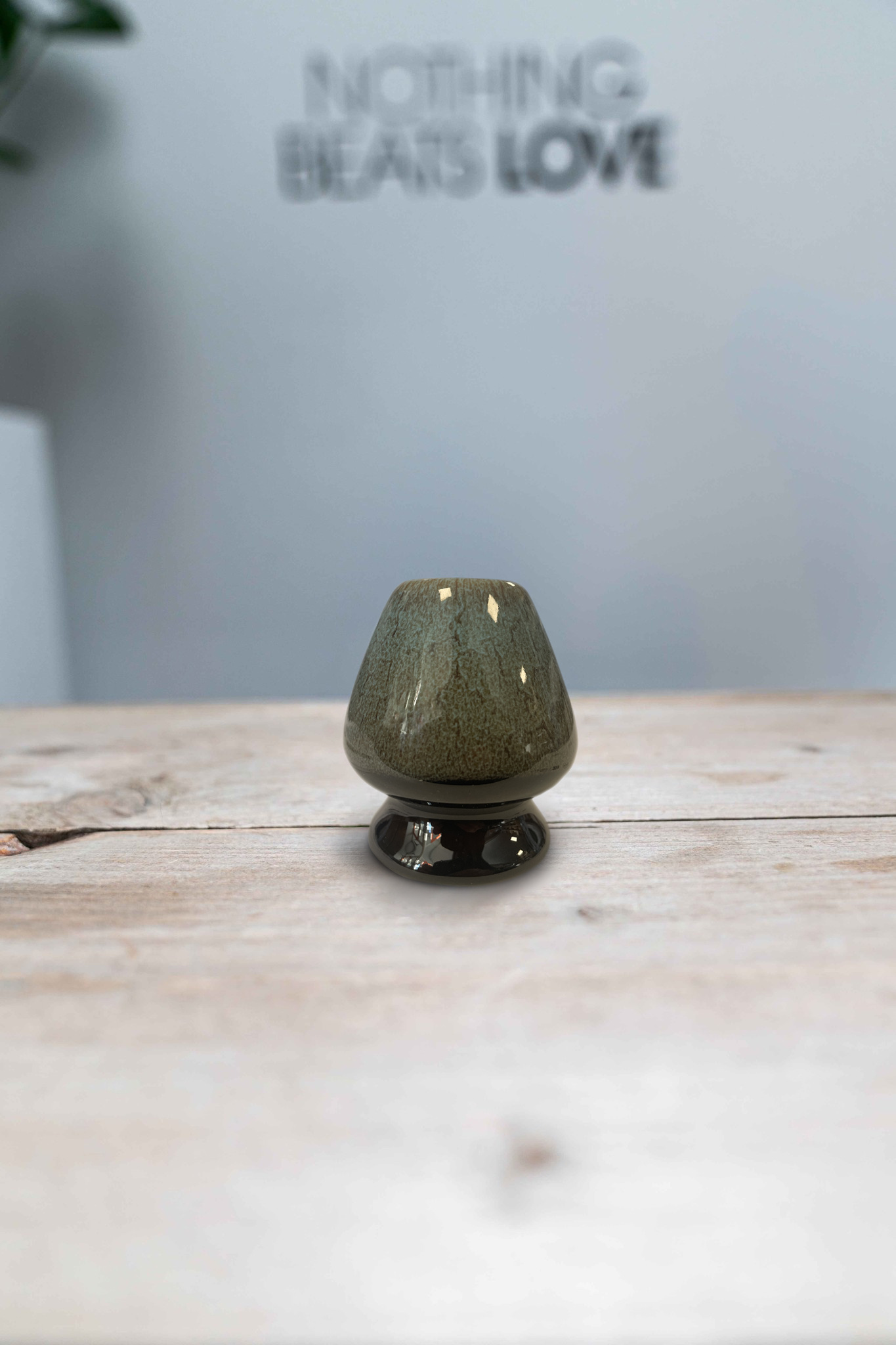 Matcha bowl & whisk holder - art shiny green/brown