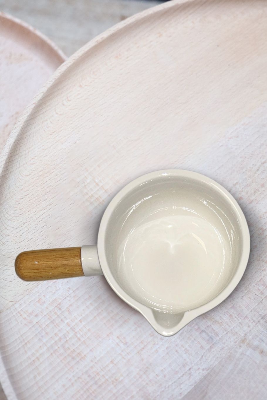 Matcha latte spout bowl - white (wood and porcelain)