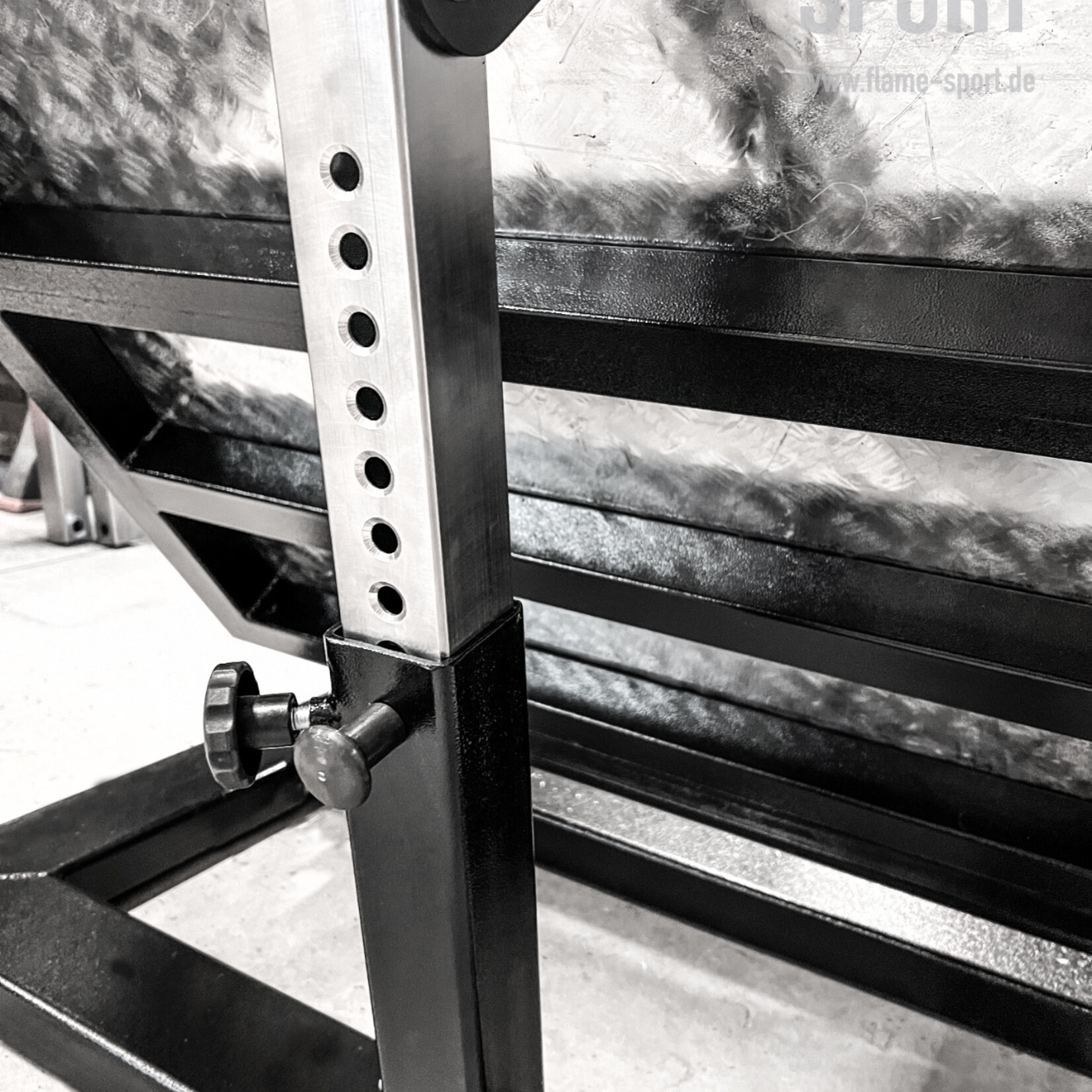 Hackenschmidt Kniebeuge Maschine (1DX) mit verstellbarer Plattform