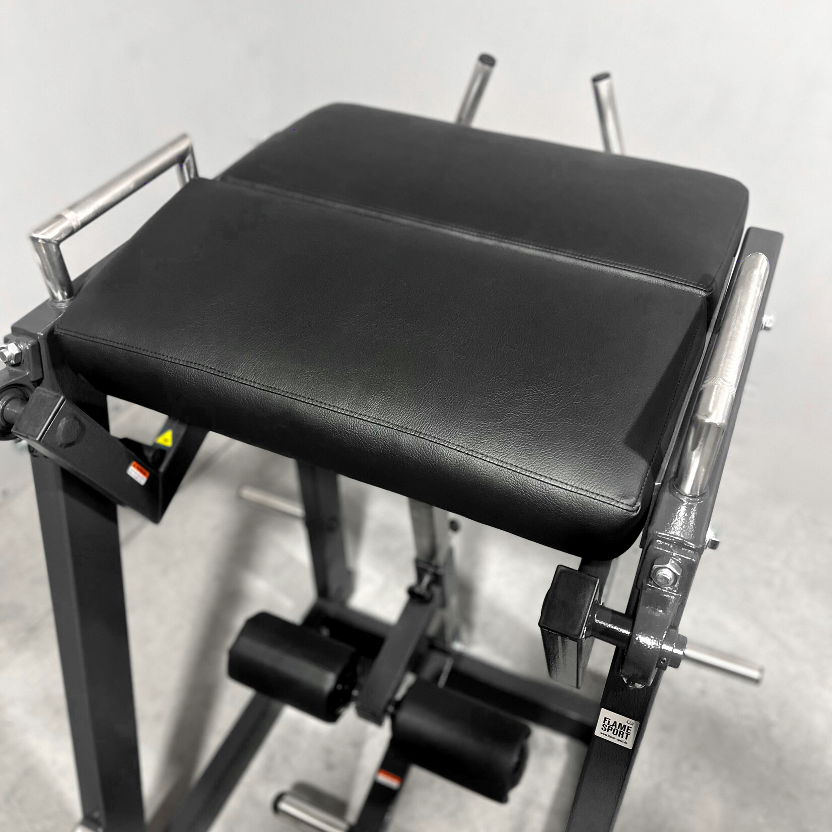 Reverse Hyperextension Machine (1V)