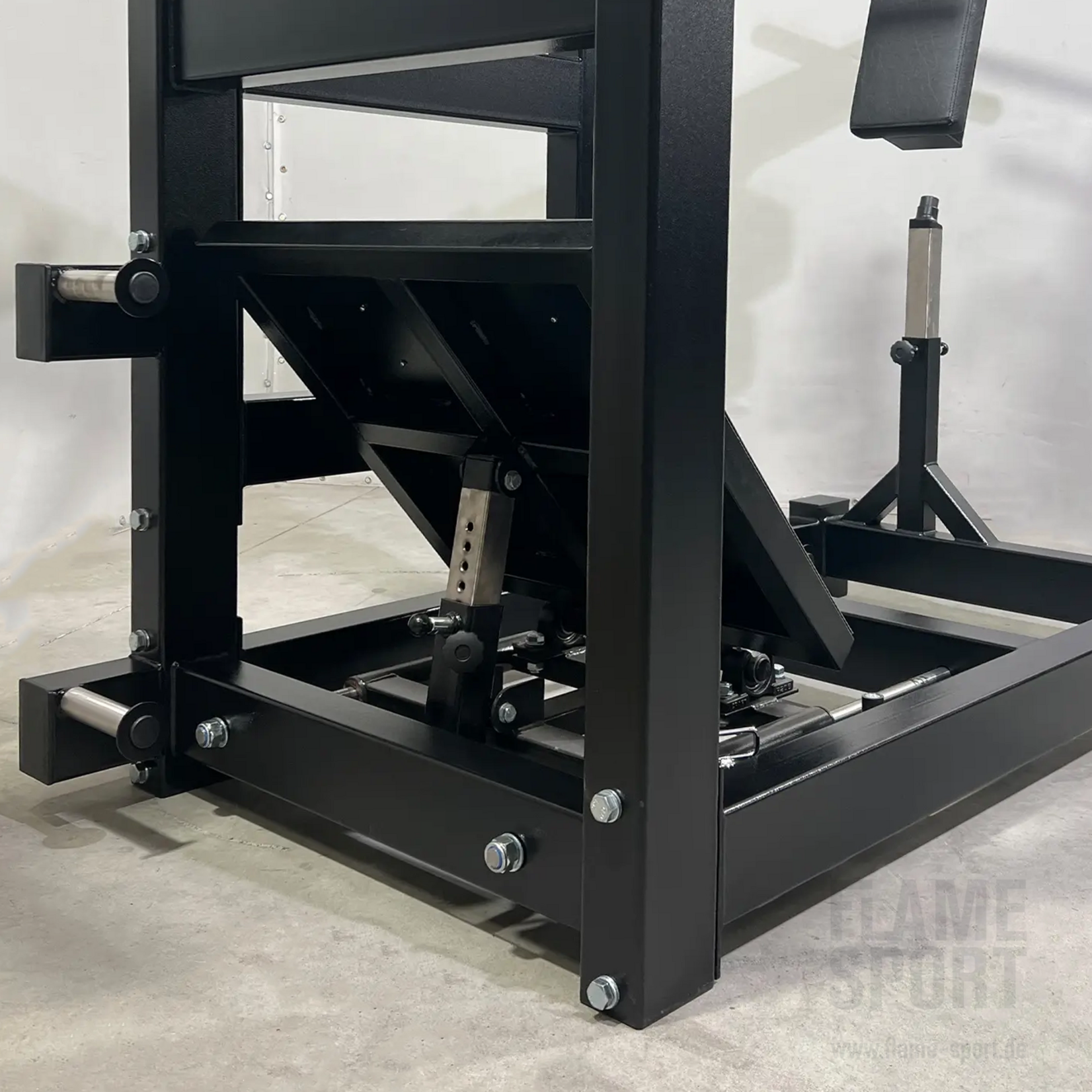 Pendulum squat (3RX-2)  with adjustable platform and Power Bands attachment