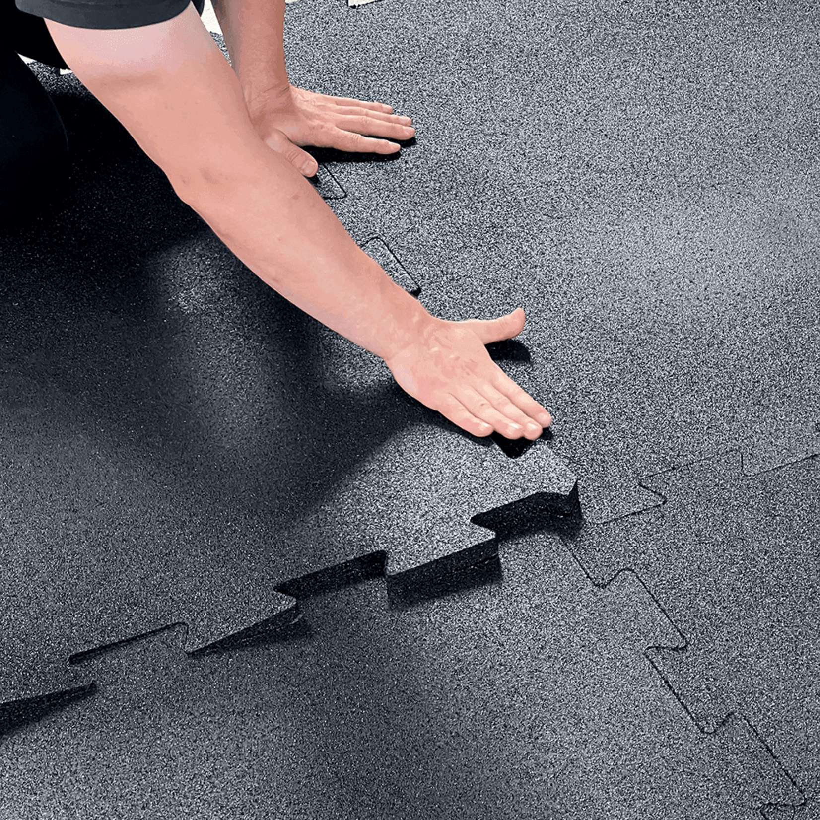 FLX BASE – Gym Flooring FLX BASE PUZZLE Gumové Podlahové Desky | Černé – Fitness Podlaha 20–30 mm
