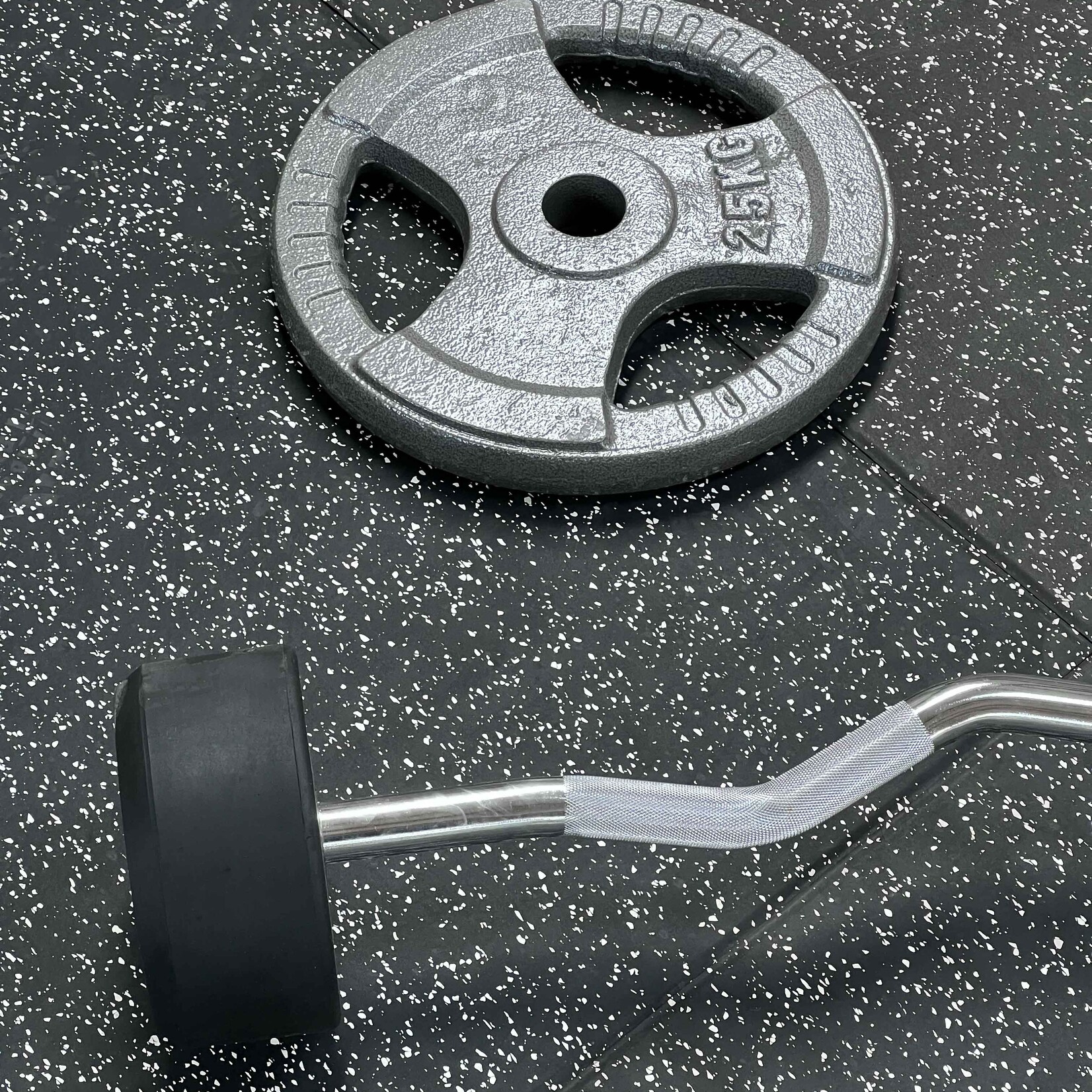 FLX BASE – Gym Flooring FLX BASE PREMIUM EPDM Bodenplatten CONNECT | Schwarz-Weiß