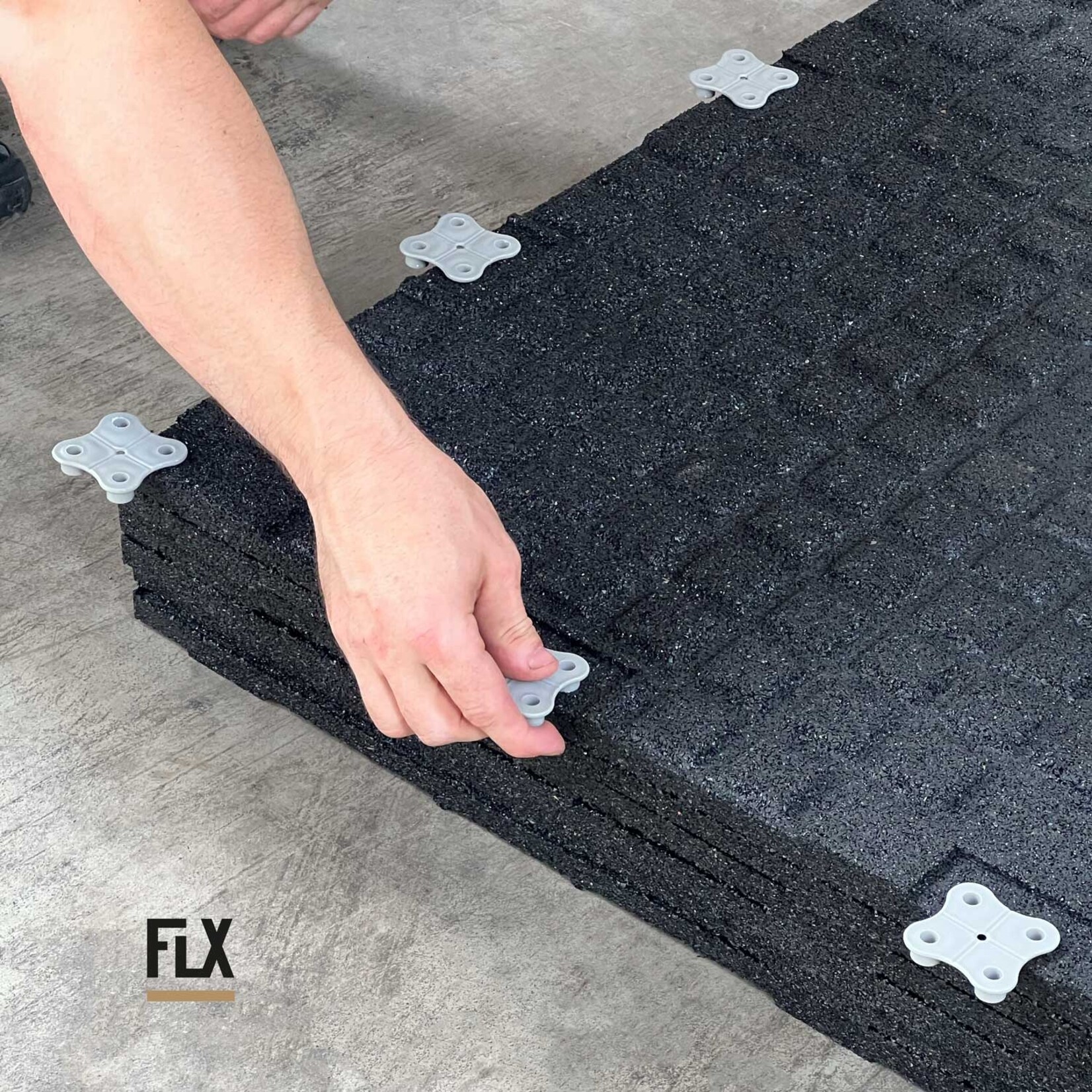FLX BASE – Gym Flooring FLX BASE CONNECT Gumové Podlahové Desky | Černé - Fitness Podlaha 20–30 mm