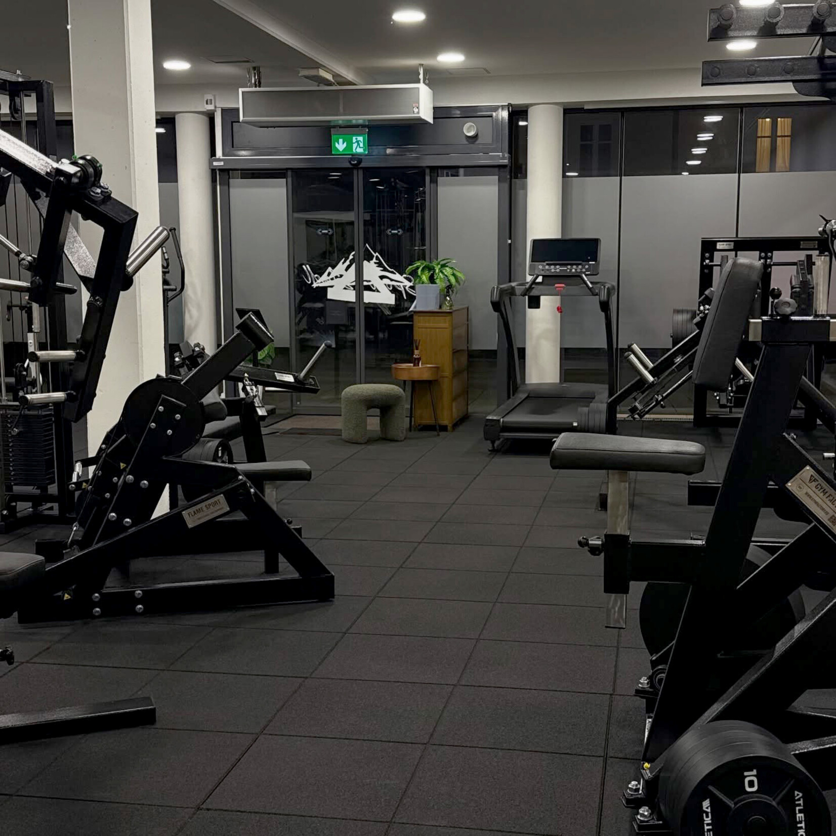 FLX BASE – Gym Flooring FLX BASE CONNECT Gumové Podlahové Desky | Černé - Fitness Podlaha 20–30 mm