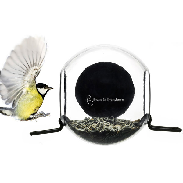 born in sweden close-up bird feeder - design pascal charmolu