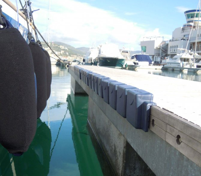 Steiger bumper stootrand  - 80x14x4 cm