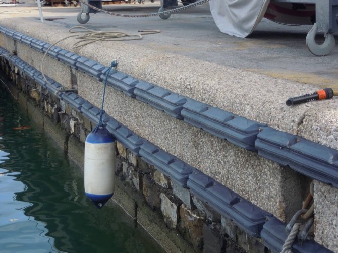 Steiger bumper stootrand  B80 - 85x12x8 cm