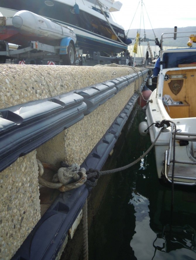 Steiger bumper stootrand  B80 - 85x12x8 cm