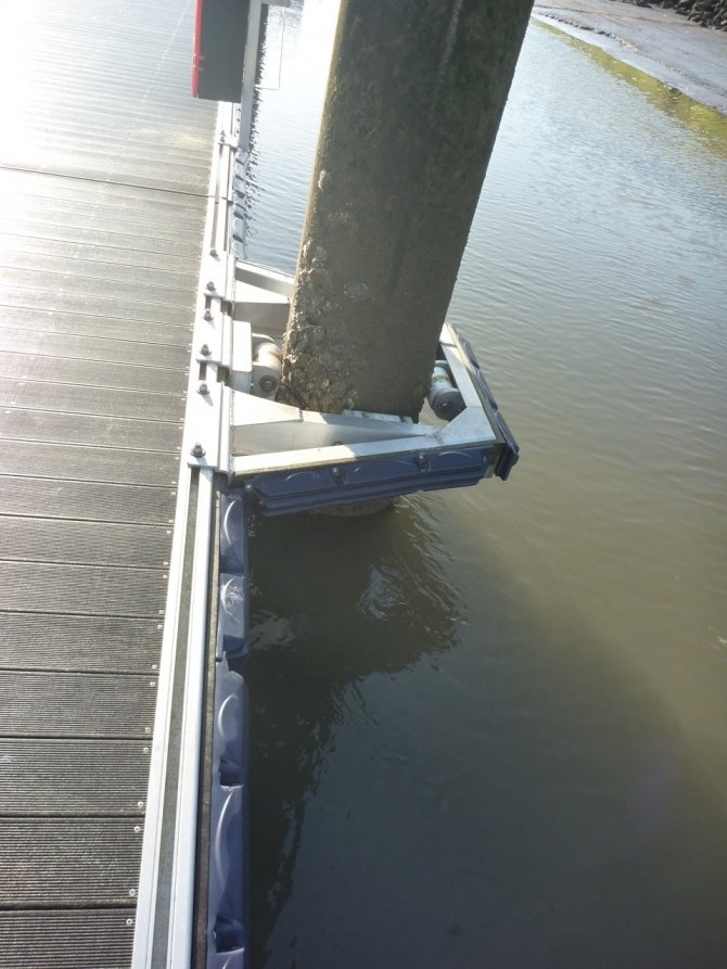 Steiger bumper stootrand  B80 - 85x12x8 cm