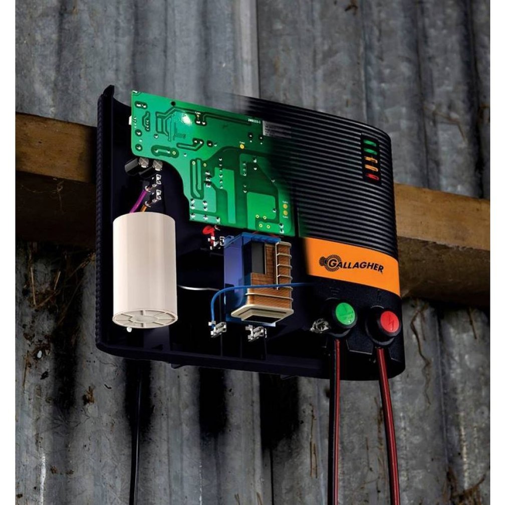Gallagher M950 Mains Powered Electric Fence Energiser/Charger (230V