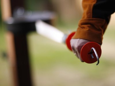 retractable electric fence gate