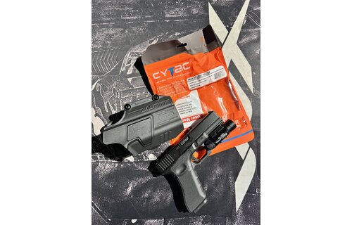 Mega Fit Universal Holster Pistol + Light (Right) (Black)