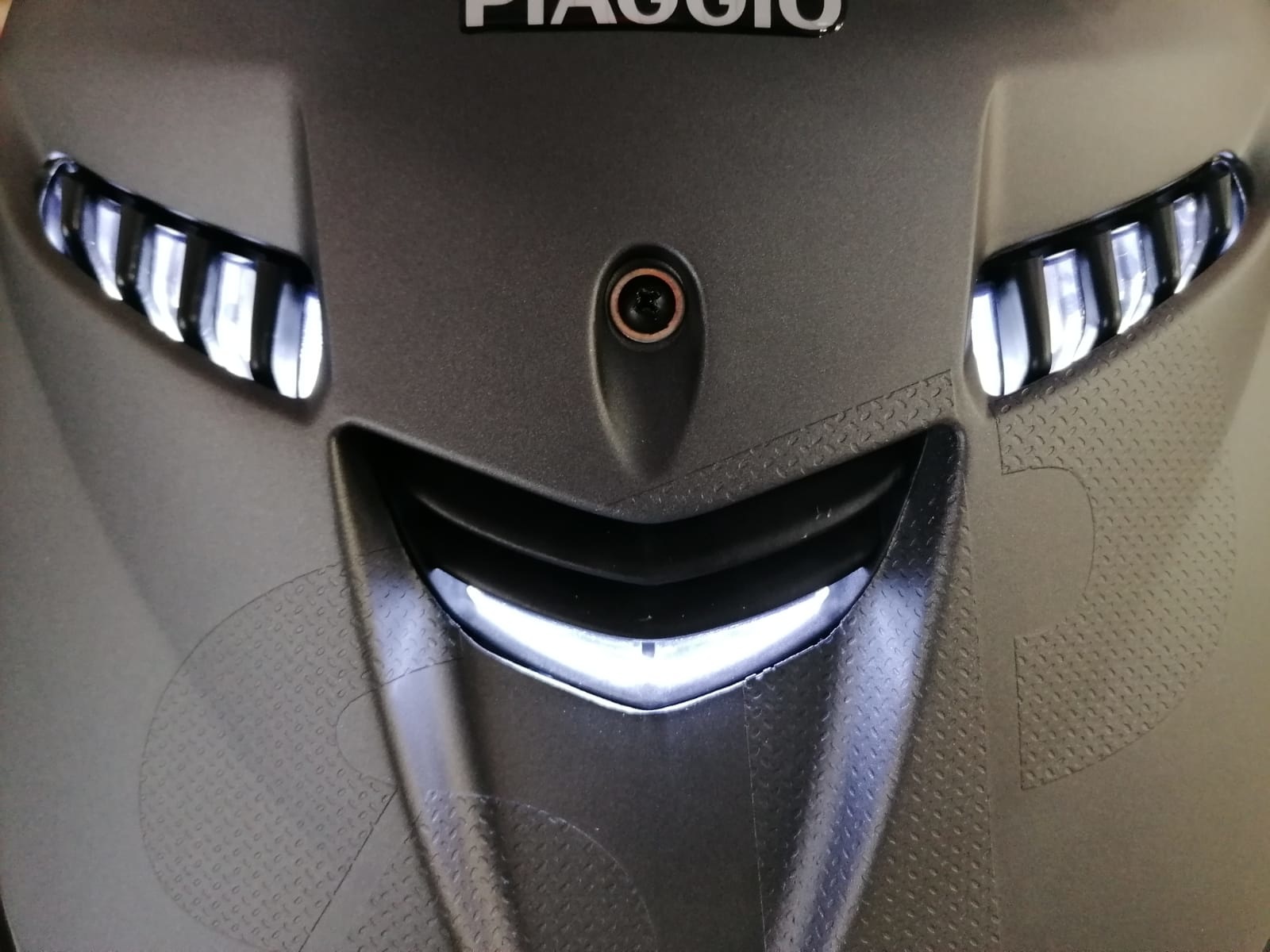 Absoluut Zes daar ben ik het mee eens LED dagrijverlichting voorzijde Piaggio Zip SP voorkap - Scootfix scooters