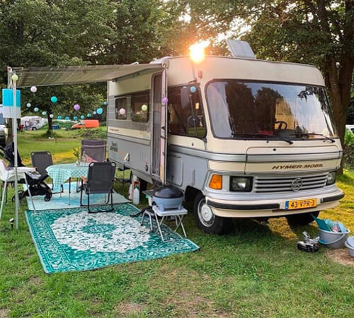 camper met camping kleed