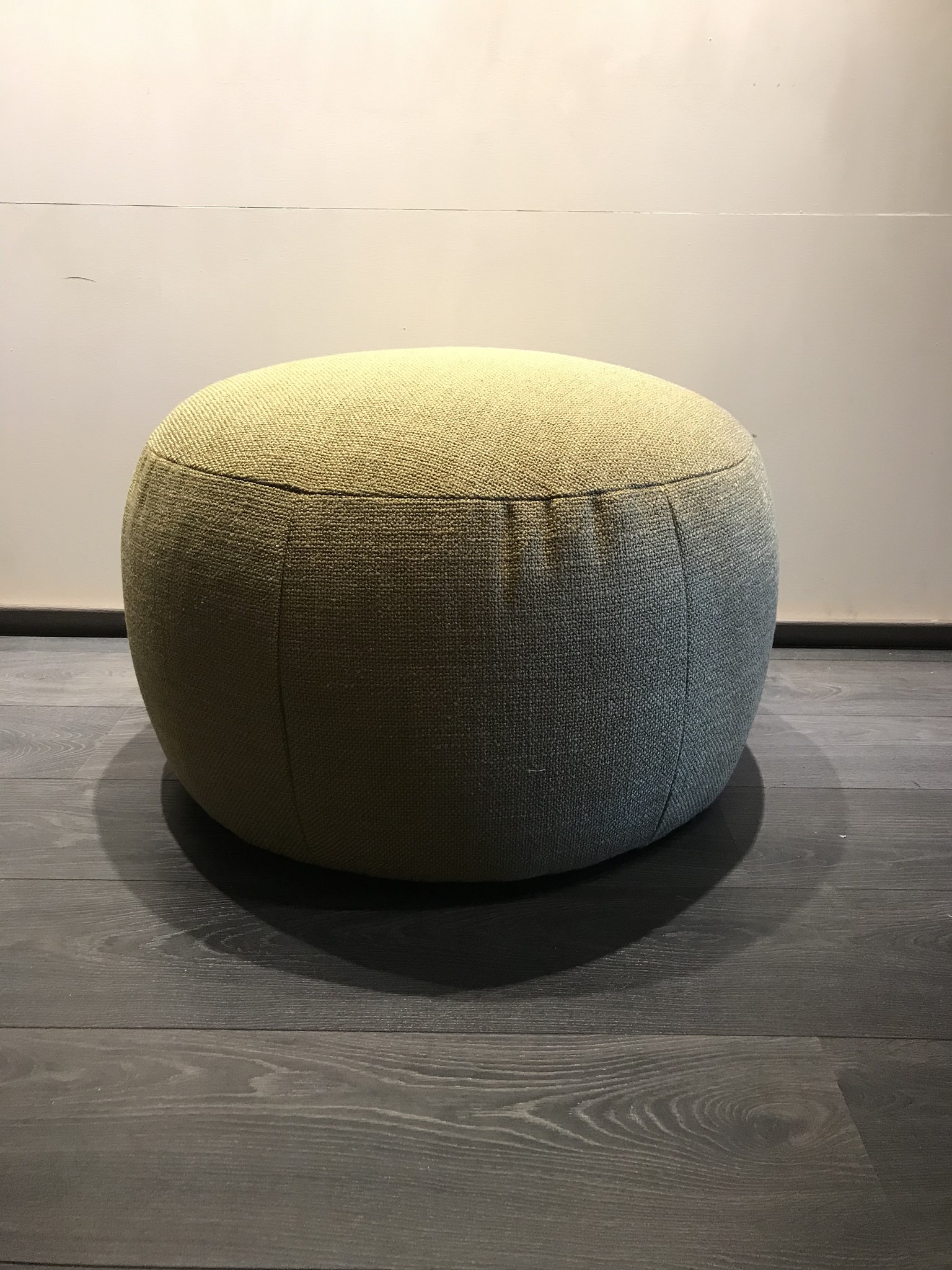 Zachtgele pouf