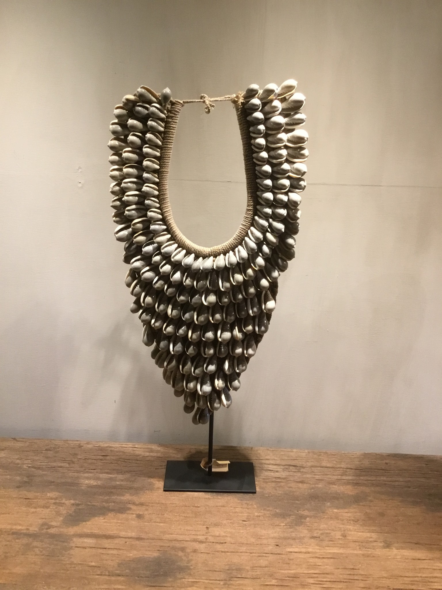 Schelpenketting grijs