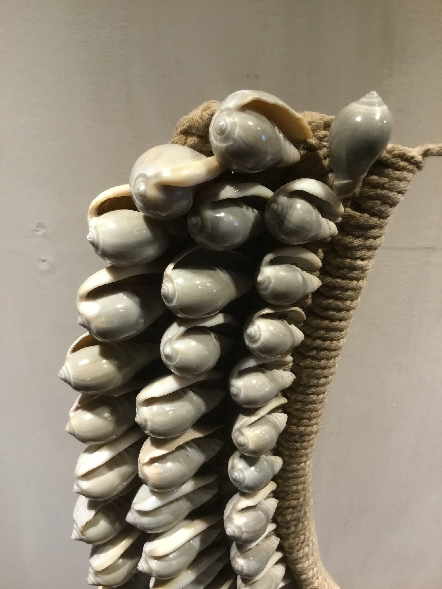 Schelpenketting grijs