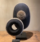 De appelgaard Schild van kralen en schelpen zwart