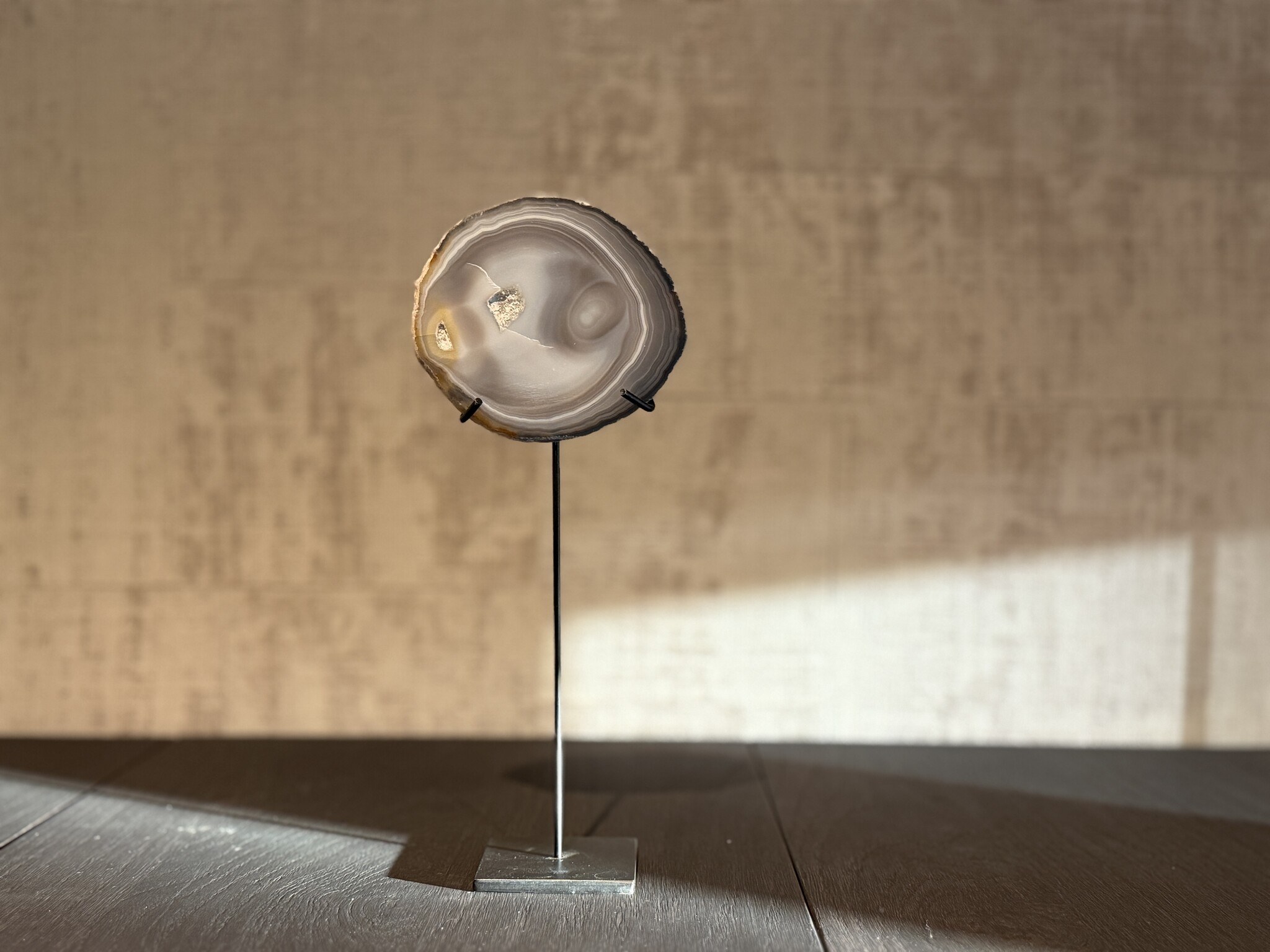 De appelgaard steen op standaard grijs klein