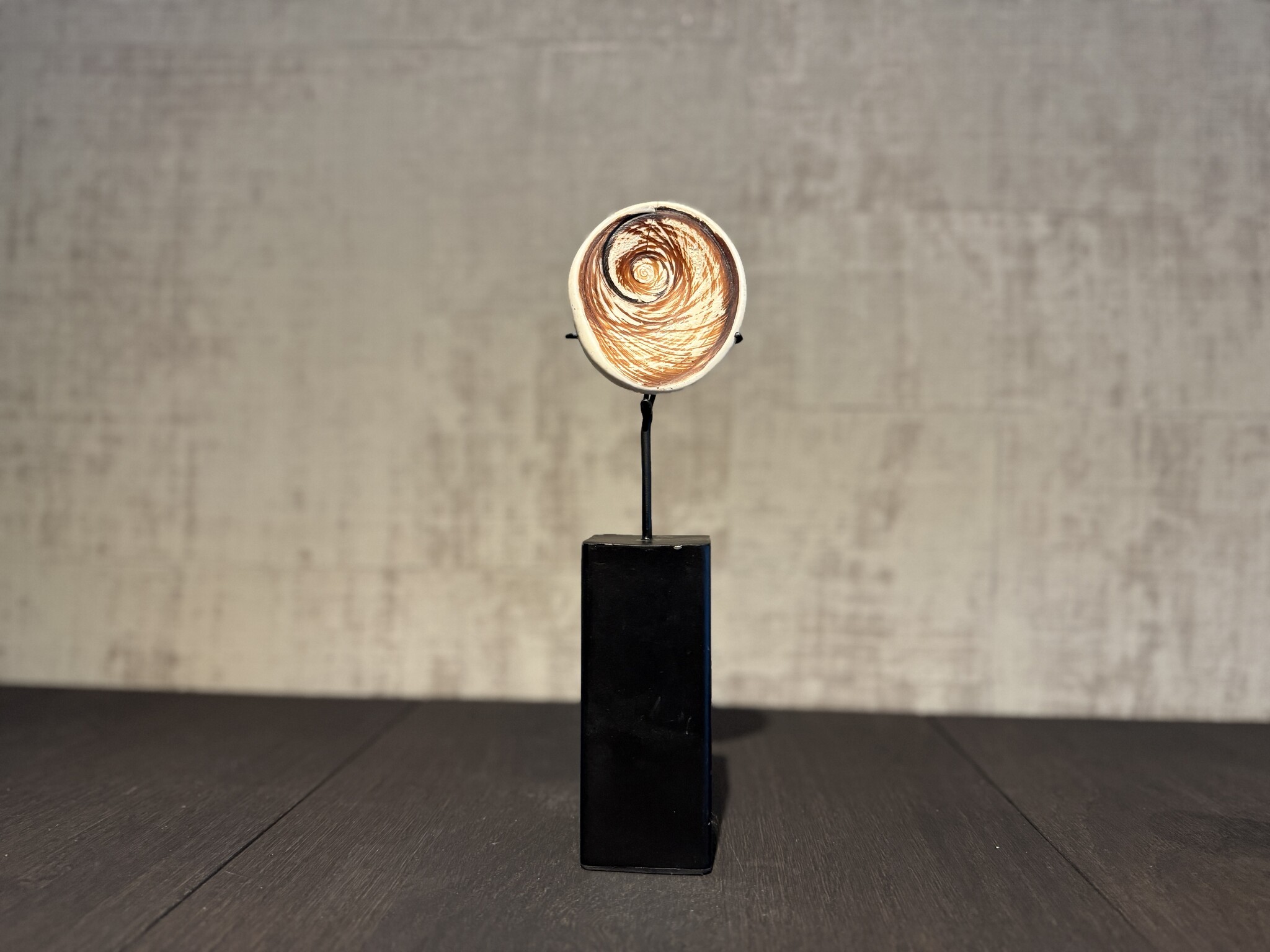 De appelgaard schelp geldsteen op standaard groot