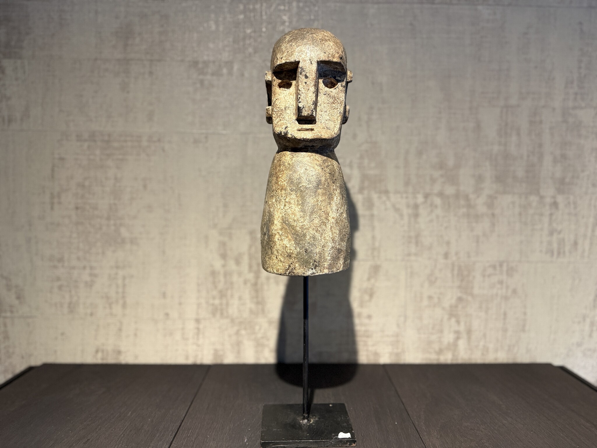 De Appelgaard Houten pop op standaard