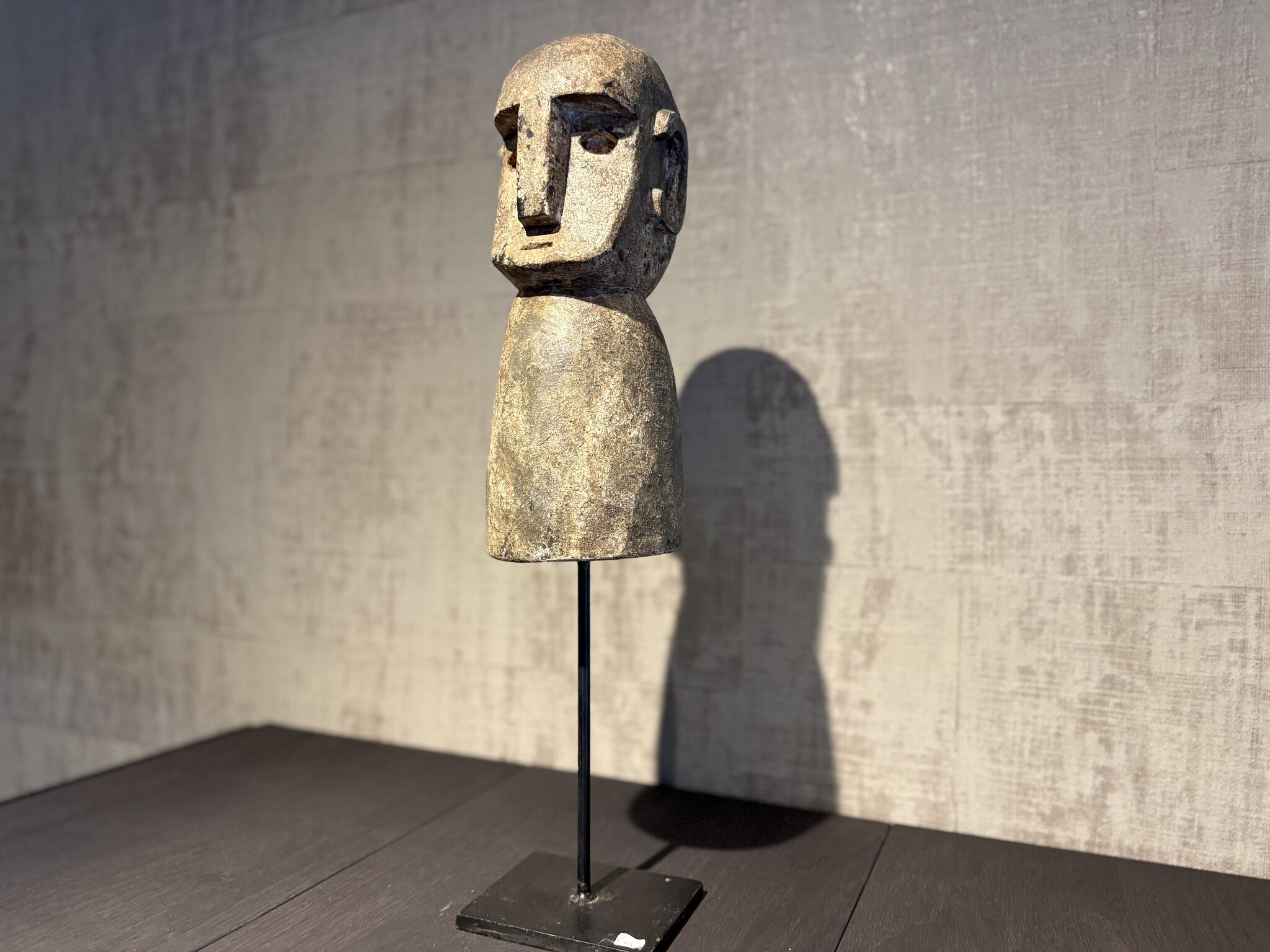 De Appelgaard Houten pop op standaard