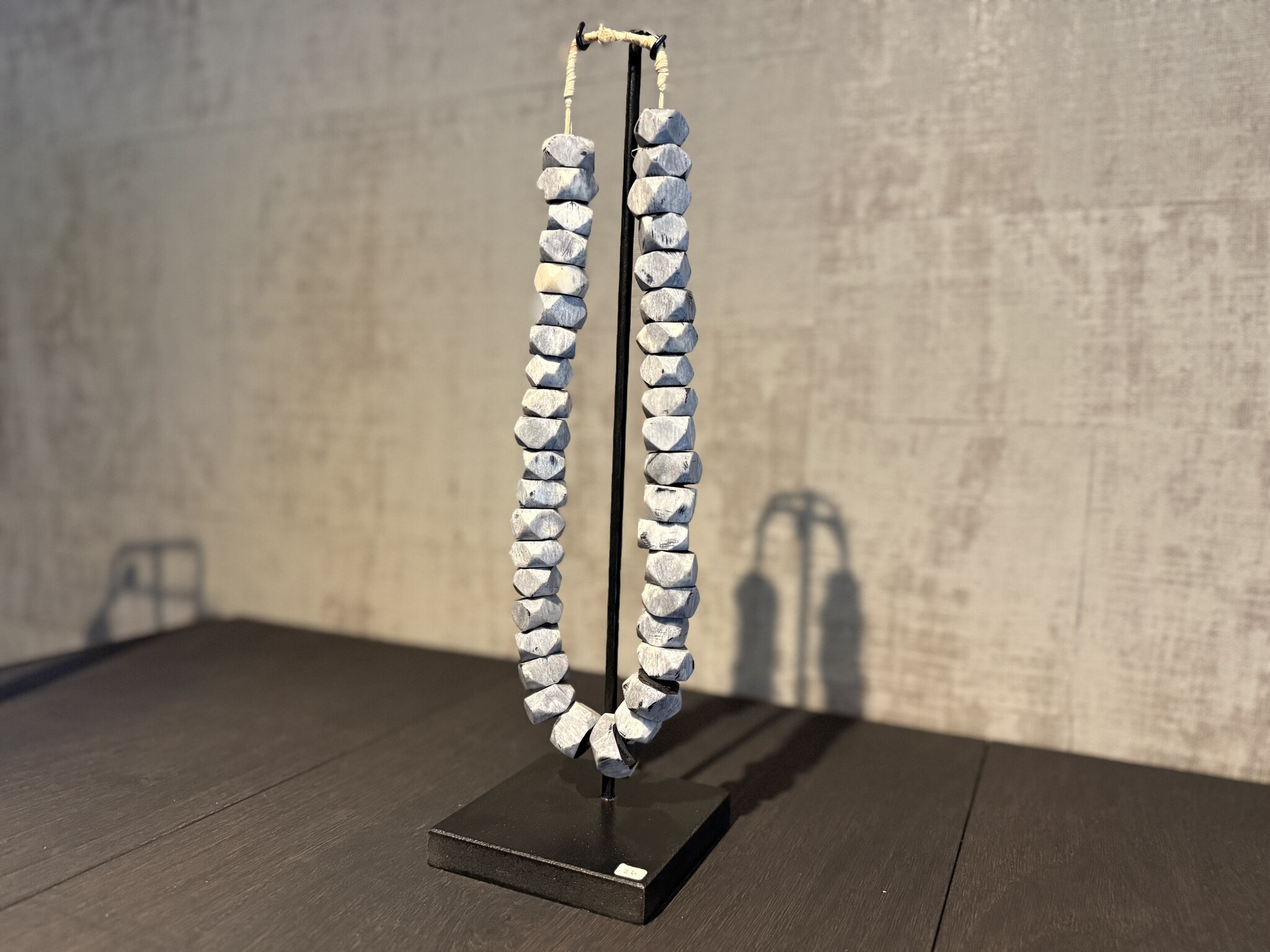 De appelgaard kralenketting grijs ruw