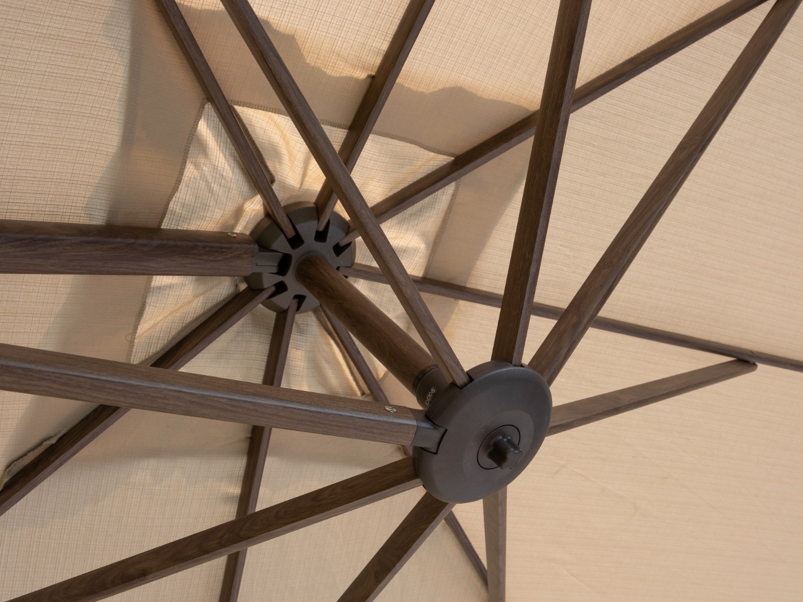 4-Seasons 4-Seasons Zweefparasol Siesta premium 300x300 cm. - beach/dark woodlook