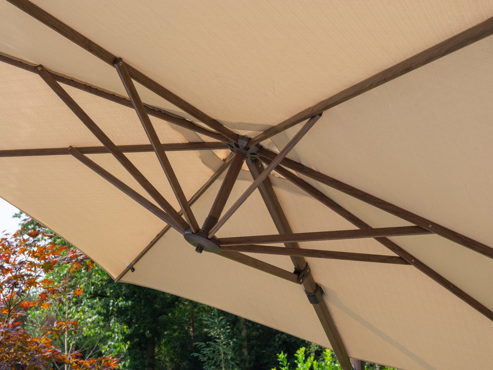 4-Seasons 4-Seasons Zweefparasol Siesta premium 300x300 cm. - beach/dark woodlook