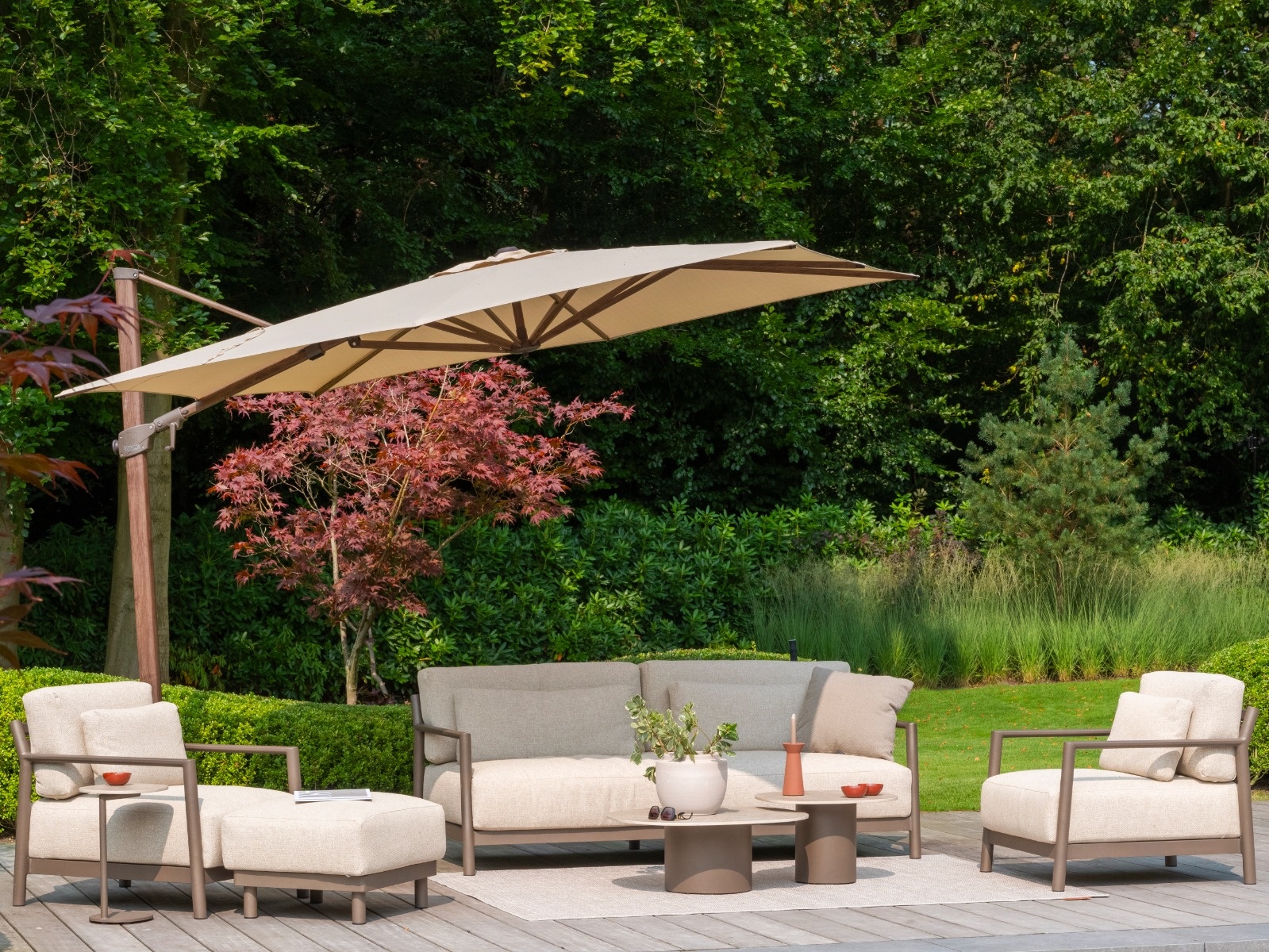 4-Seasons 4-Seasons Zweefparasol Siesta premium 300x300 cm. - beach/dark woodlook