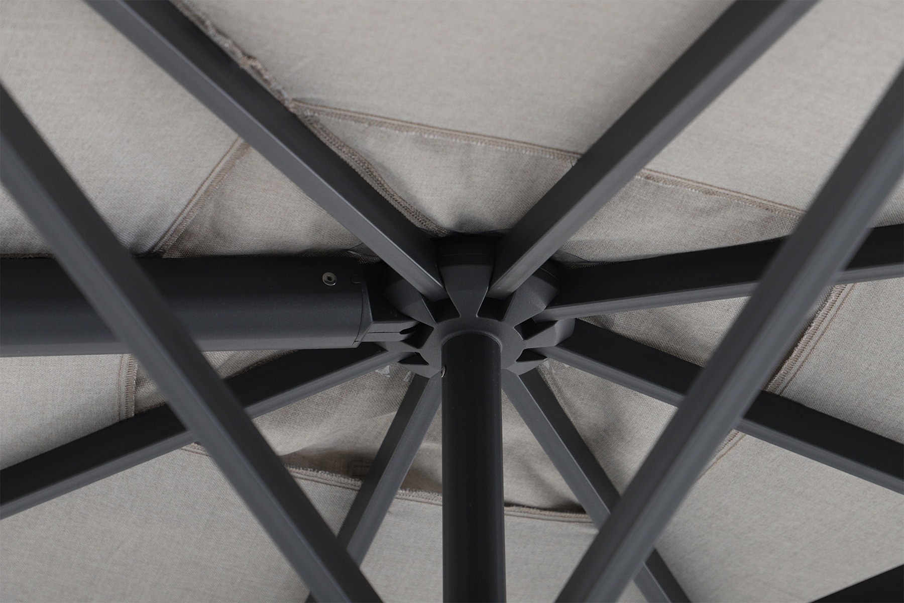 Perfect Shadow Perfect Shadow Eclipse ronde zweefparasol Ø350 cm. Ultra - Antraciet/Urban Taupe