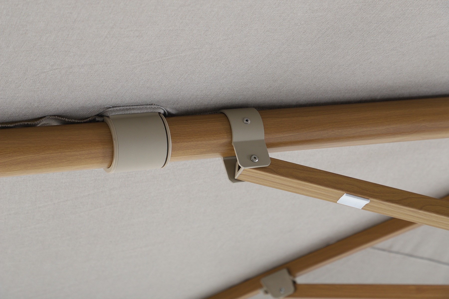 Perfect Shadow Eclipse ronde zweefparasol Ø350 cm. Ultra - Woodlook/Urban Taupe