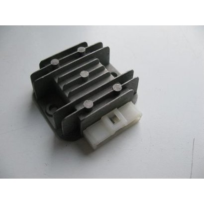 Spanningsregelaar GY6 - 50cc  (4 pins)