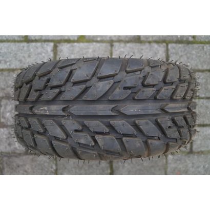 8 inch buitenband 19x7.00-8 met voorvelg voor quad