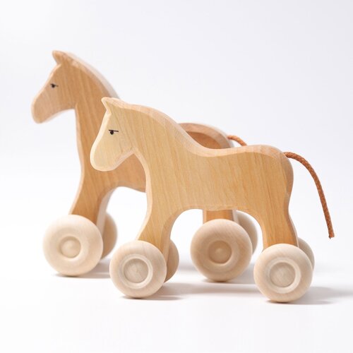Grimms Grimms houten paard Willy op wielen