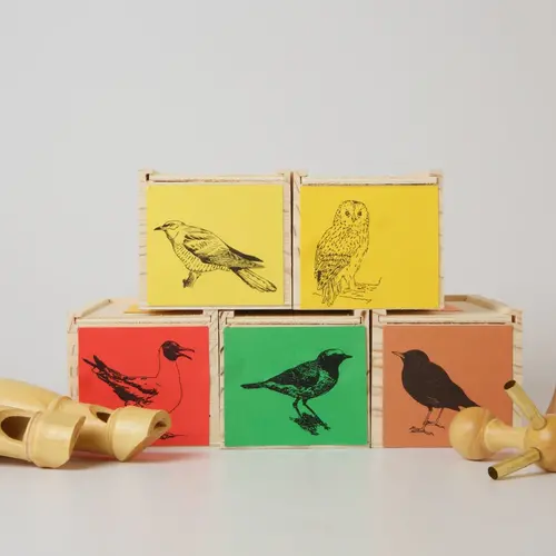 Handgemaakte vogelfluitjes