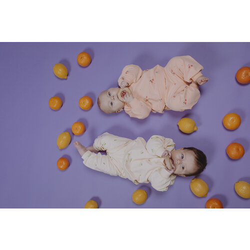 Petit Boum Petit Boum - Sensorisch grijpspeeltje - Aardbei Petit Boum Petit Boum - Sensorisch grijpspeeltje - Aardbei