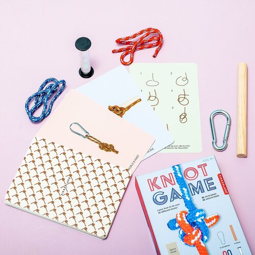 Kikkerland design Knot Game - Het knopenspel, leer 20 verschillende knopen Kikkerland design Knot Game - Het knopenspel, leer 20 verschillende knopen