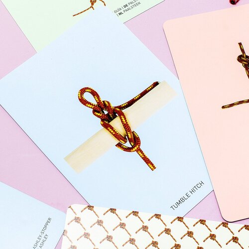 Kikkerland design Knot Game - Het knopenspel, leer 20 verschillende knopen Kikkerland design Knot Game - Het knopenspel, leer 20 verschillende knopen