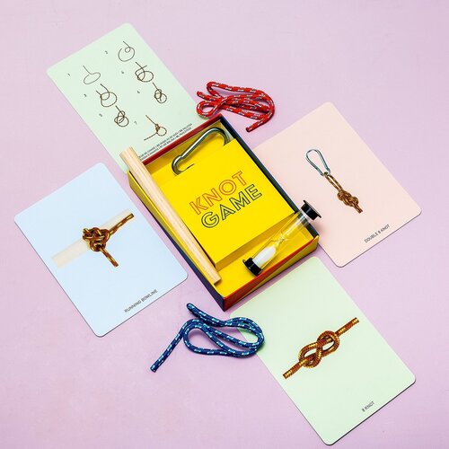Kikkerland design Knot Game - Het knopenspel, leer 20 verschillende knopen Kikkerland design Knot Game - Het knopenspel, leer 20 verschillende knopen